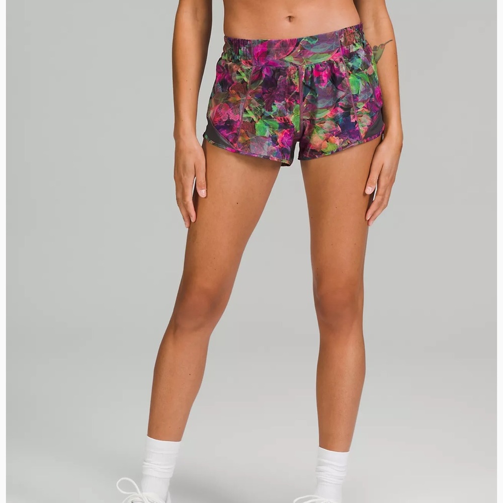 Lulu lemon hotty hot low rise short